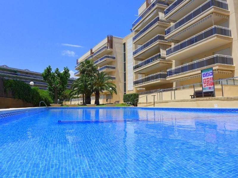 Apartamentos Ventura Village Park Салоу Екстериор снимка
