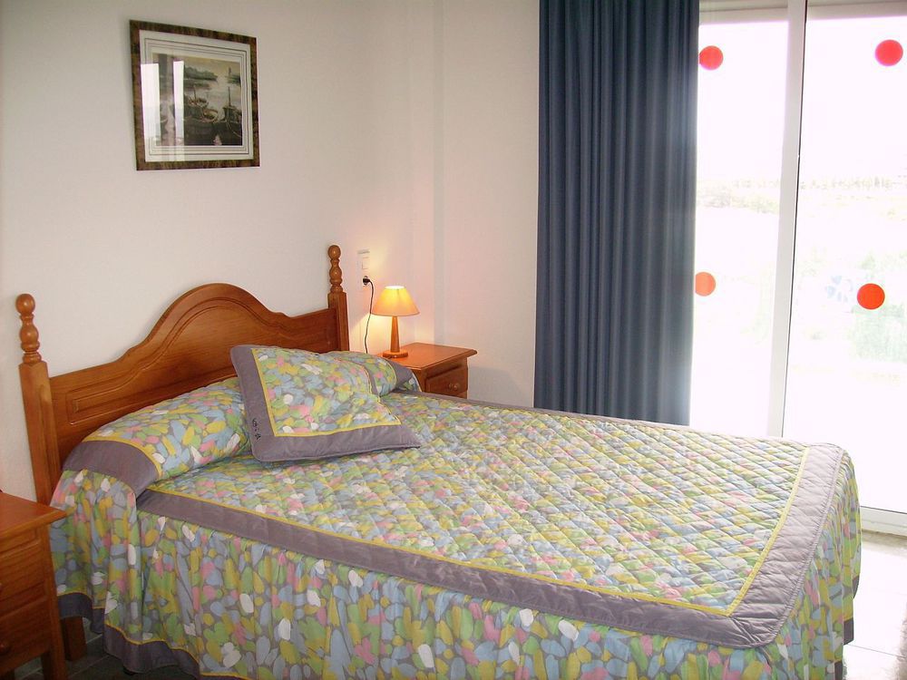 Apartamentos Ventura Village Park Салоу Екстериор снимка