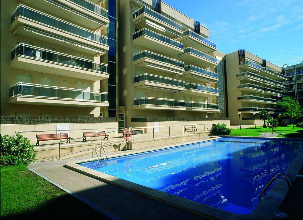 Apartamentos Ventura Village Park Салоу Екстериор снимка